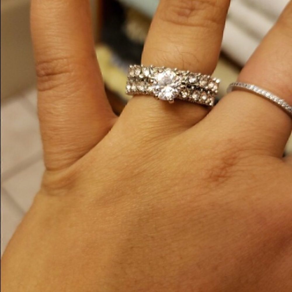 Simulated Diamond Wedding Engagement Ring Set - Picture 4 of 8